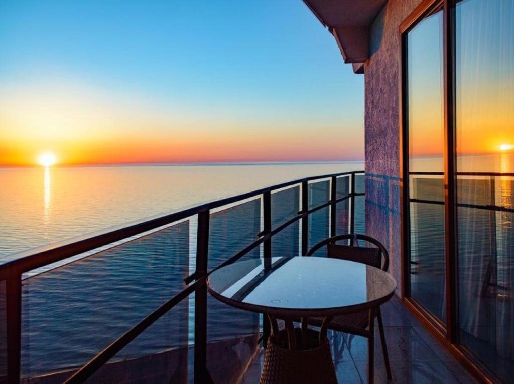 Tower Apartments Батуми Экстерьер фото