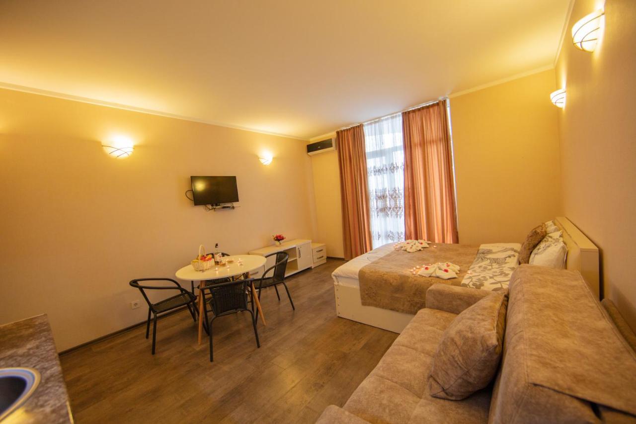 Tower Apartments Батуми Экстерьер фото